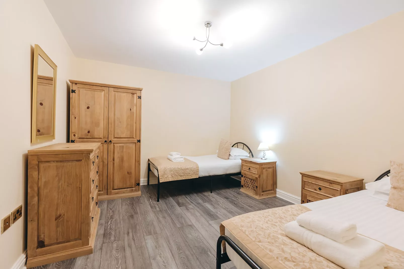 Netley Hall - Camelia-Bedroom
