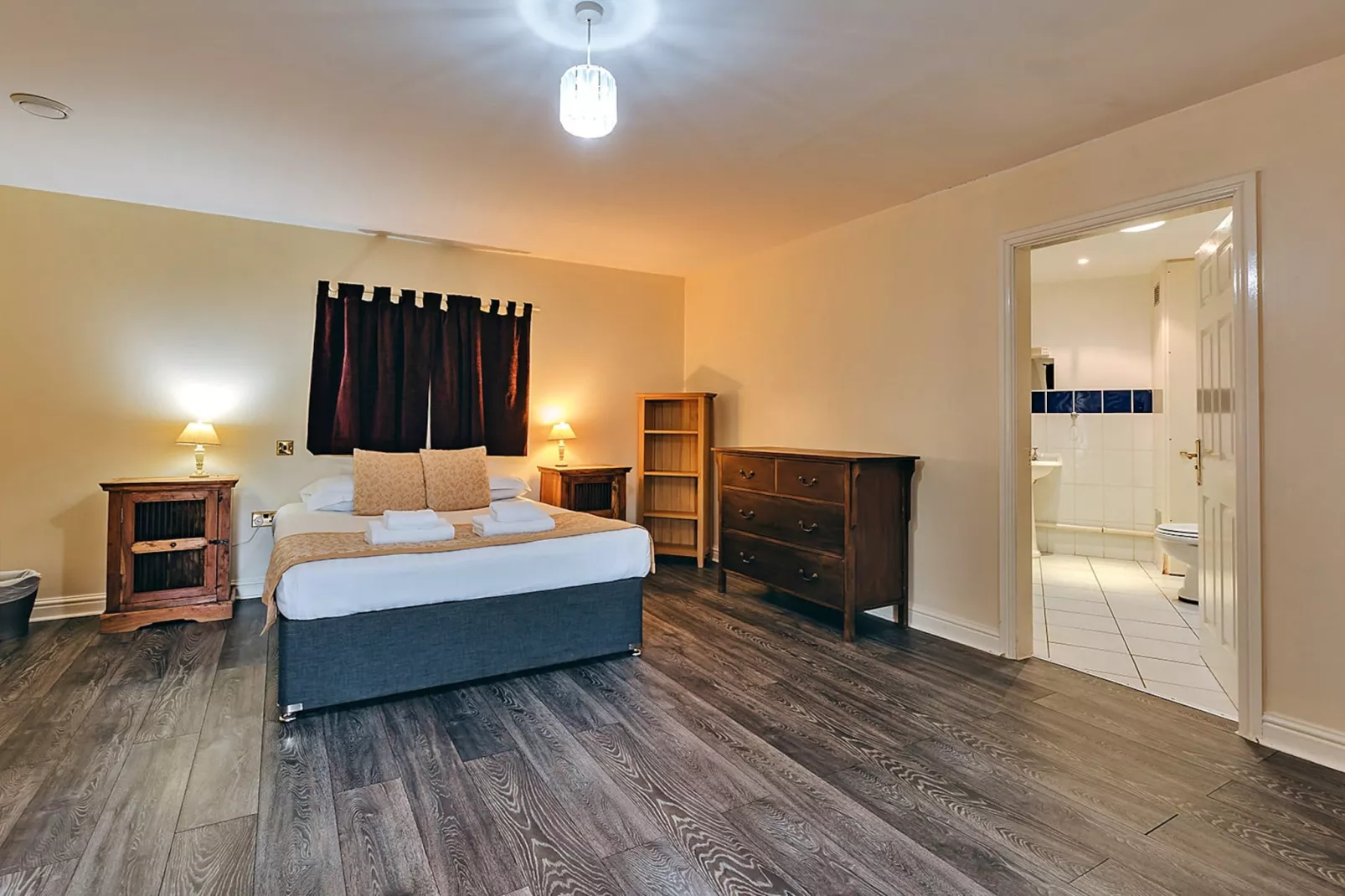 Netley Hall - Honeysuckle-Bedroom