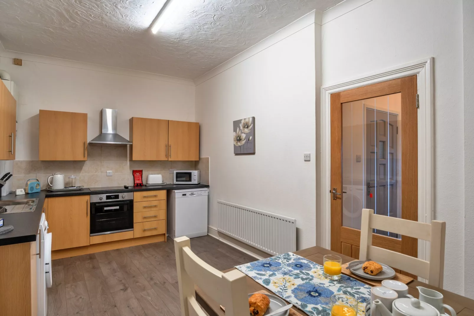 No. 6 Porthgwidden-Kitchen