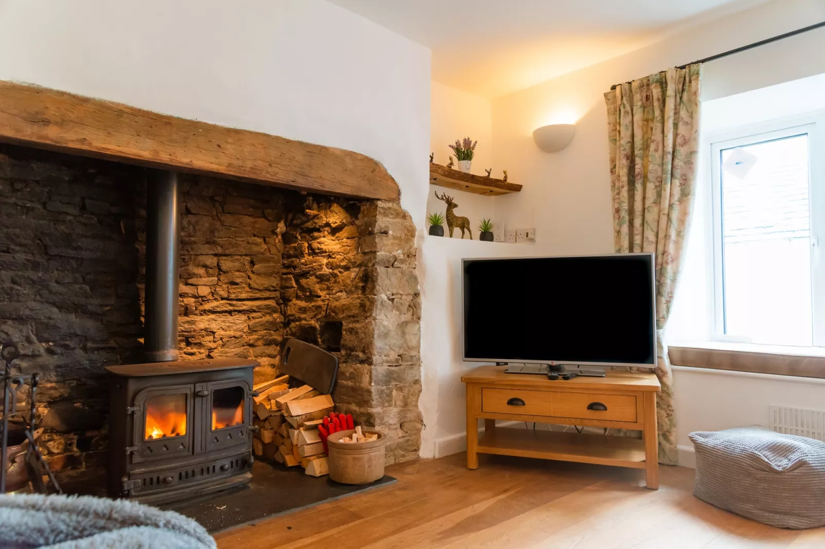 Court Cottage-Living room