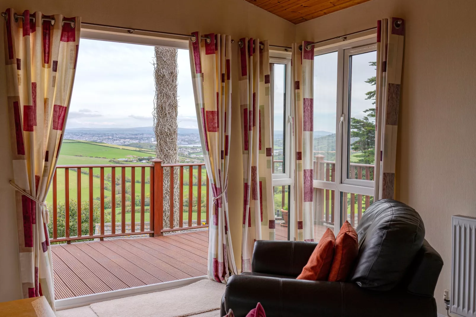 Whitsand Bay Lodge-Living room