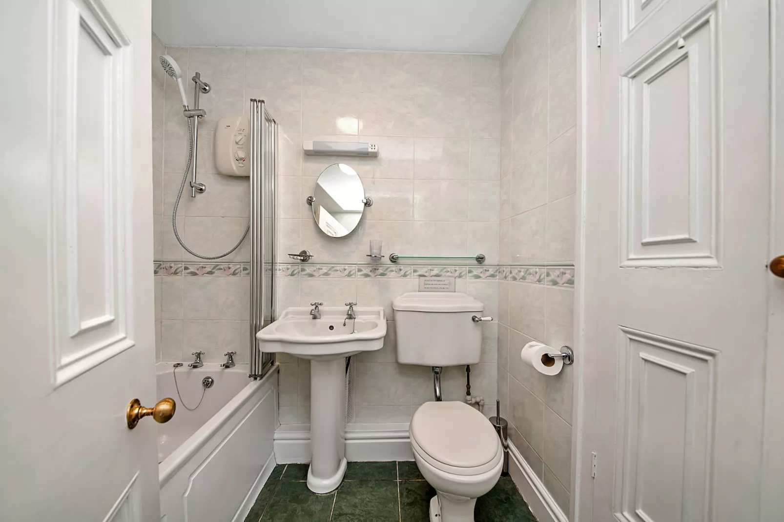 York Hall Apt-Bathroom