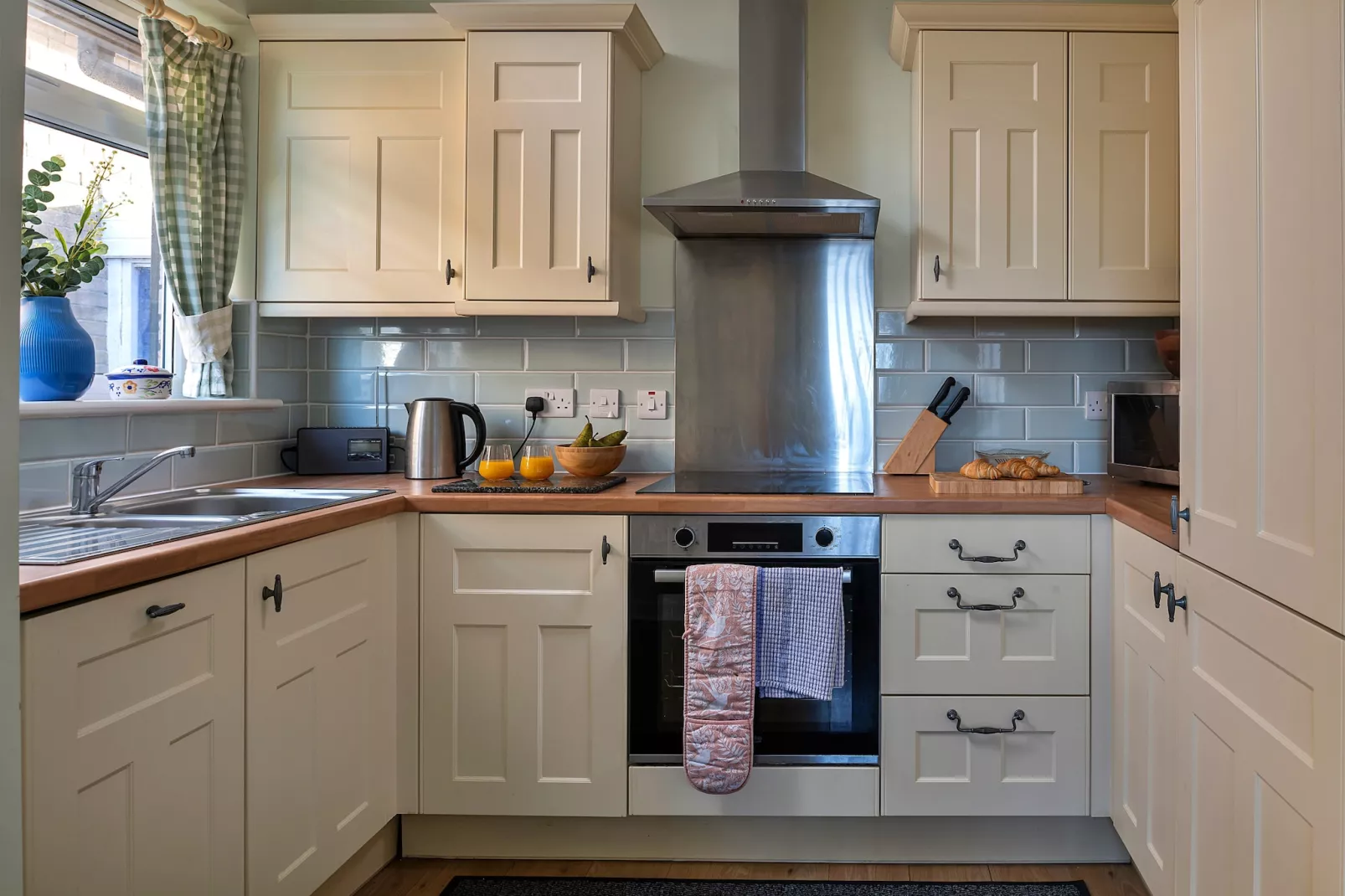 37 Bro Enddwyn-Kitchen
