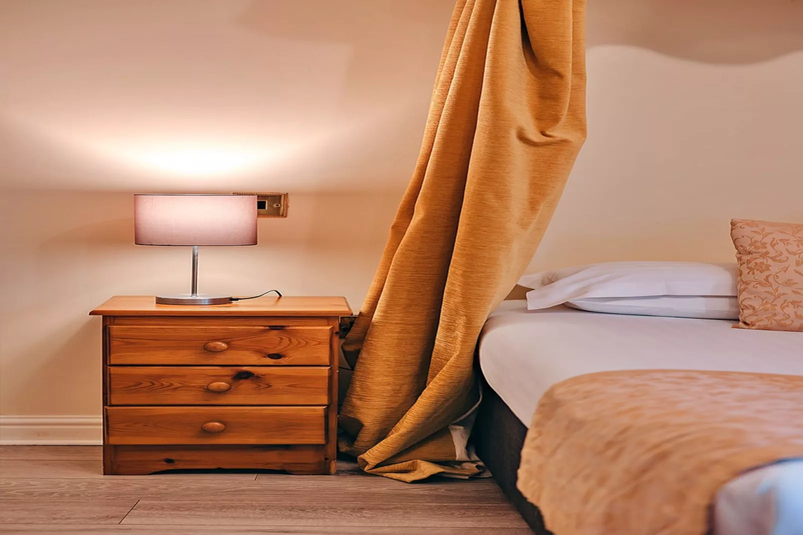 Netley Hall - Peach Tree-Bedroom