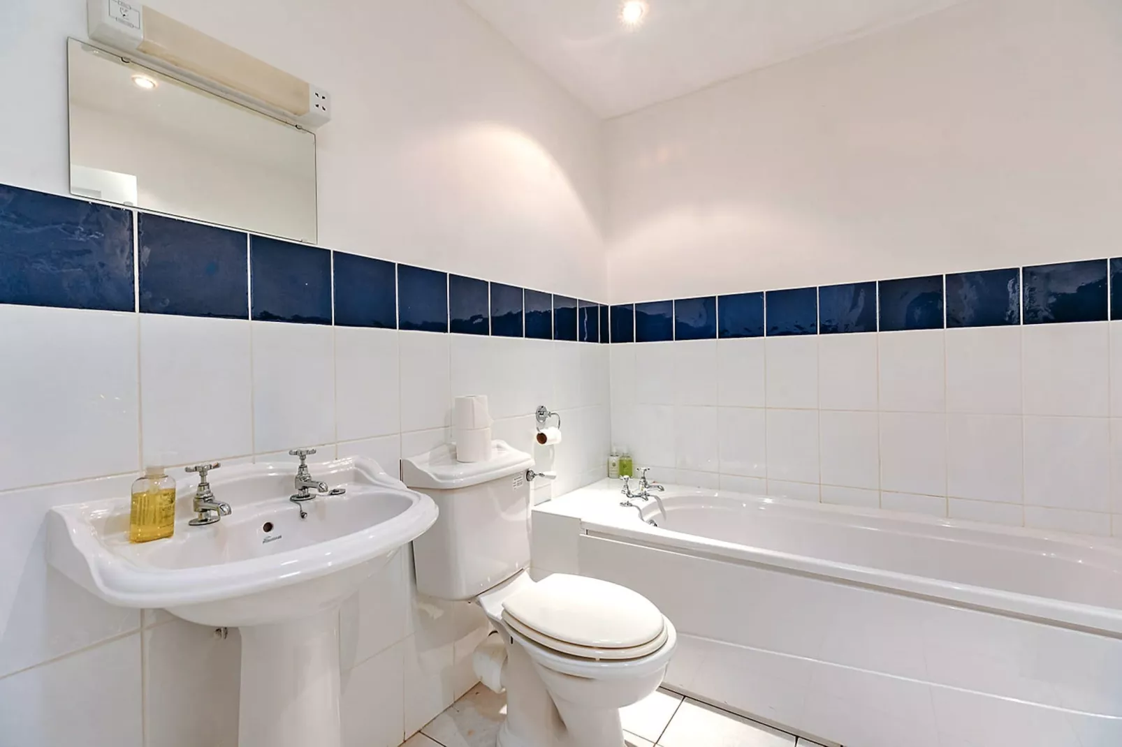 Netley Hall - Mulberry-Bathroom