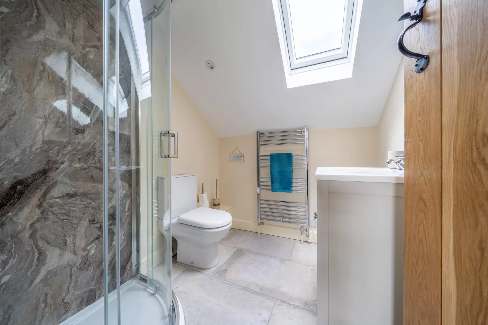 Coygen Cottage-Bathroom