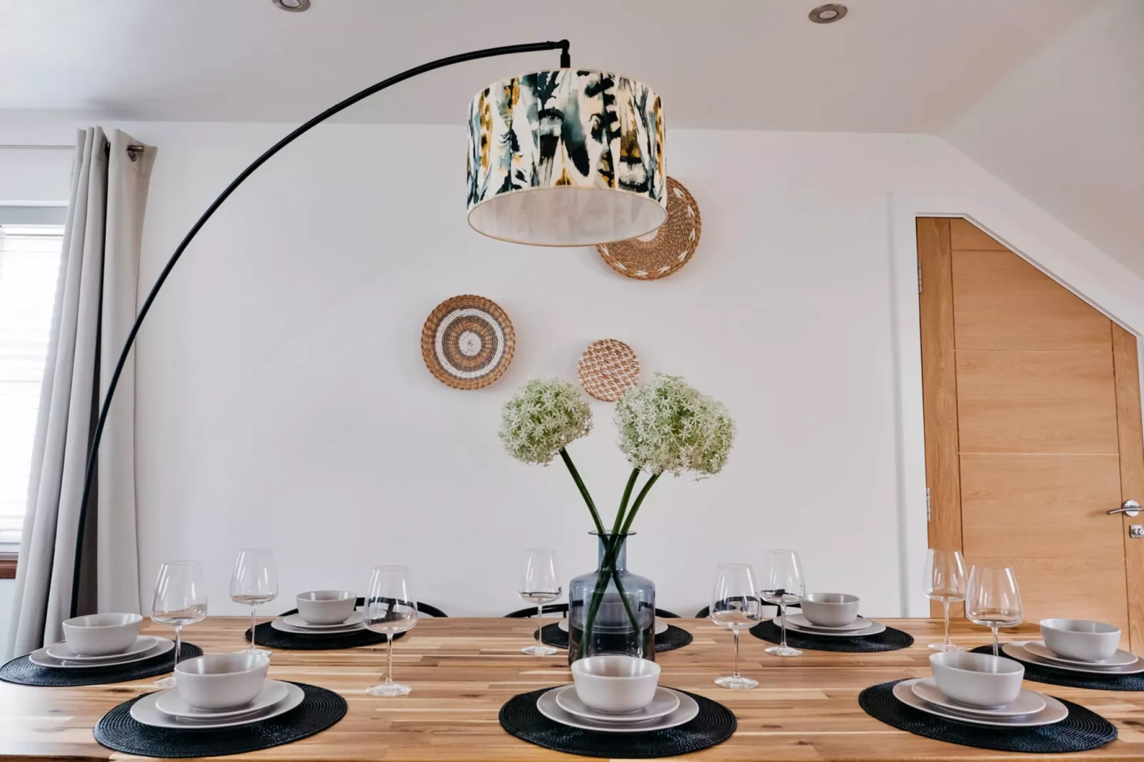 Tolcarne Stay - Luxury Newquay Apartment-Dining room