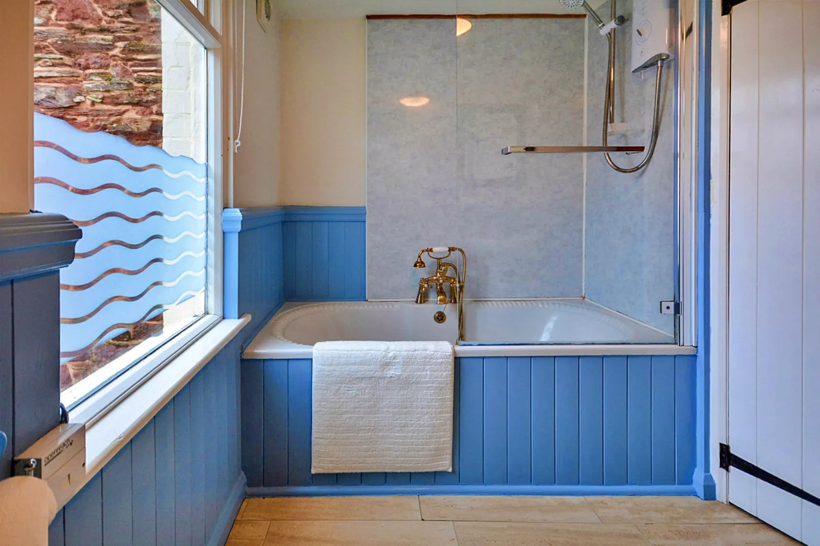 Penlee Narrows, Kingsand-Bathroom