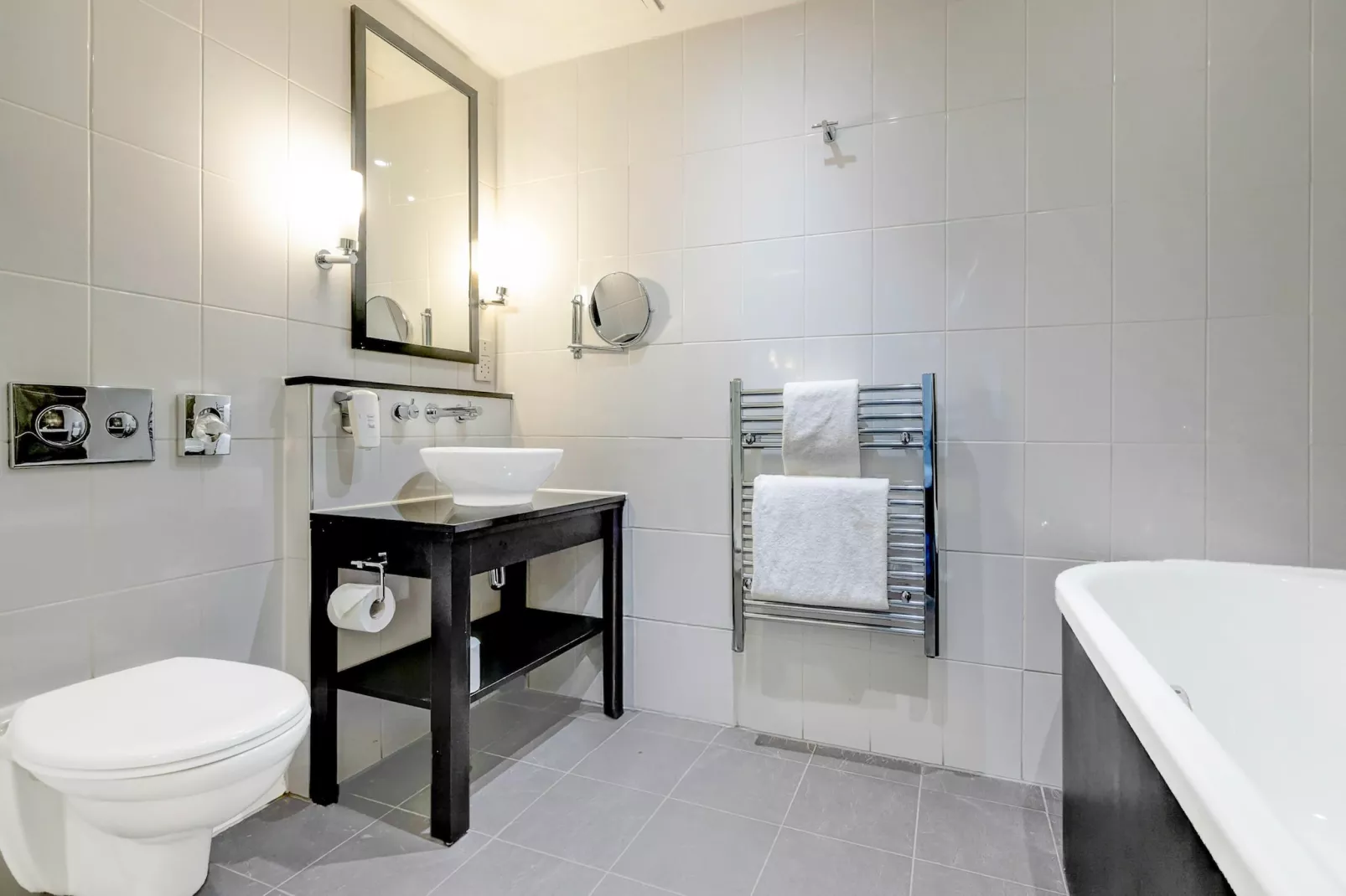 Landmark Delx Double-Bathroom