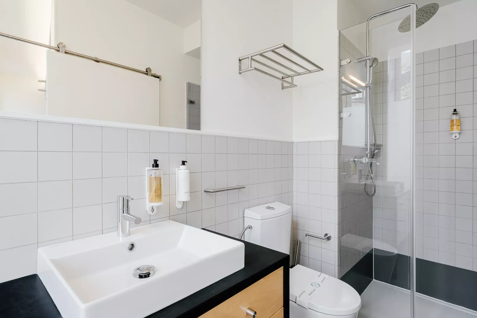 Cotton Cozy Nightlife Studio 201-Bathroom