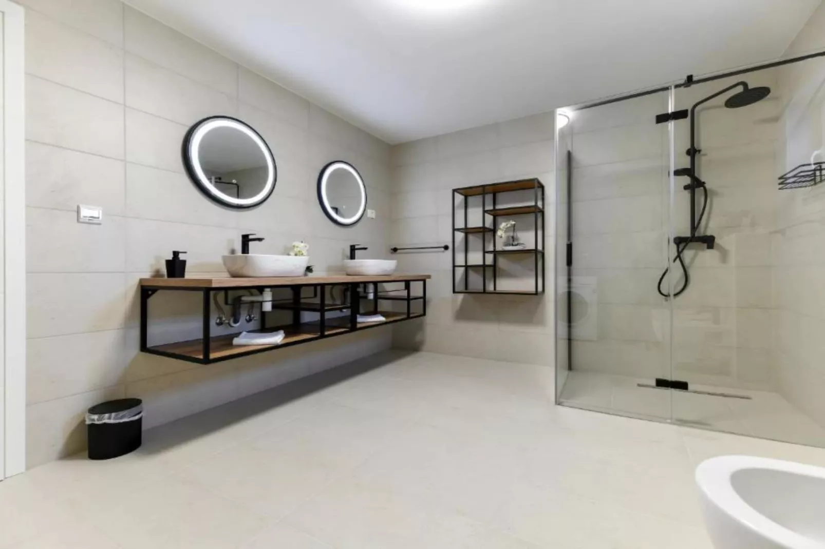 Four Bedroom Villa With Hot Tub-Salle de bain