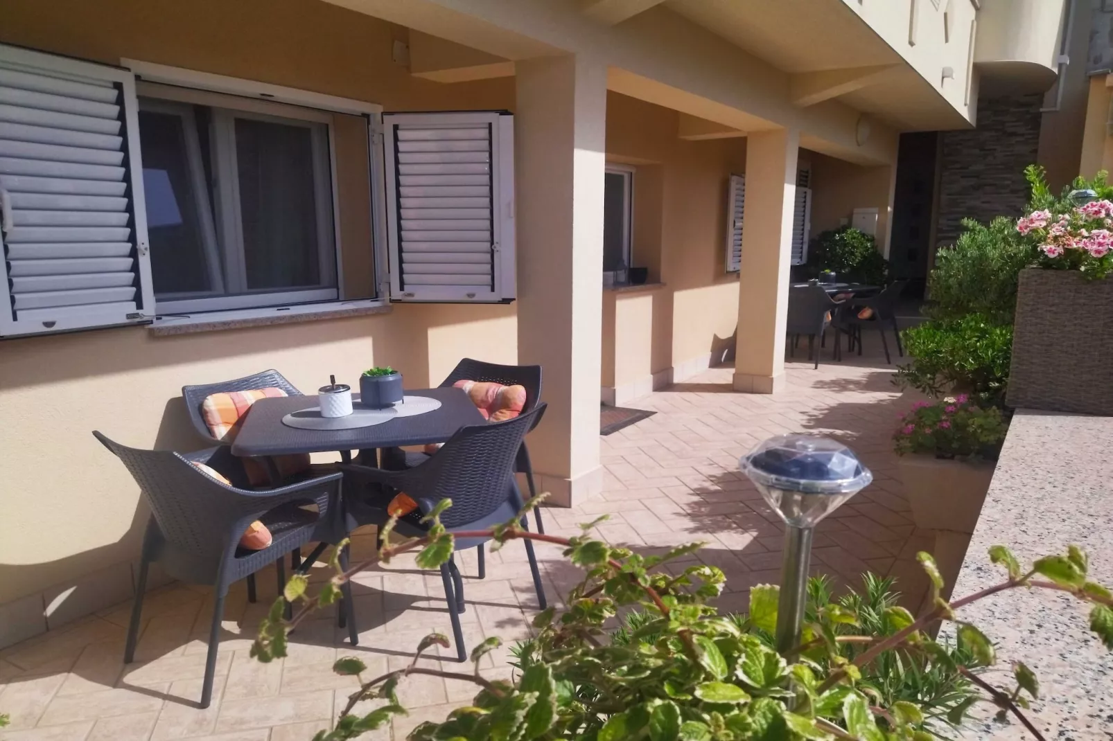 Charming One Bedroom Apartment Povljana - One Bedroom Apartment-Outdoor