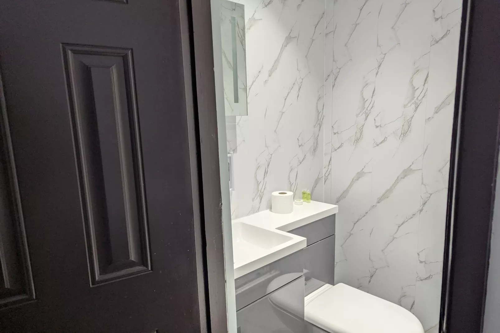 Firs Sta Single-Bathroom