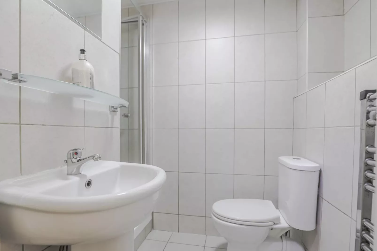 Sangha House Sta Single-Bathroom