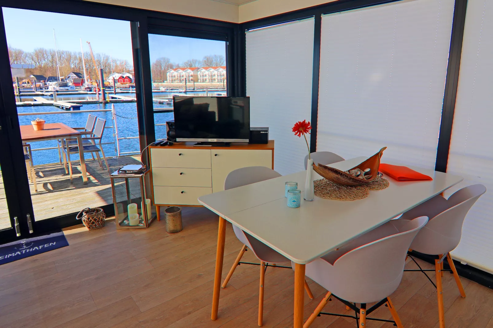 Hausboot Family & Friends LP 4 / 1-2 Personen-Dining room