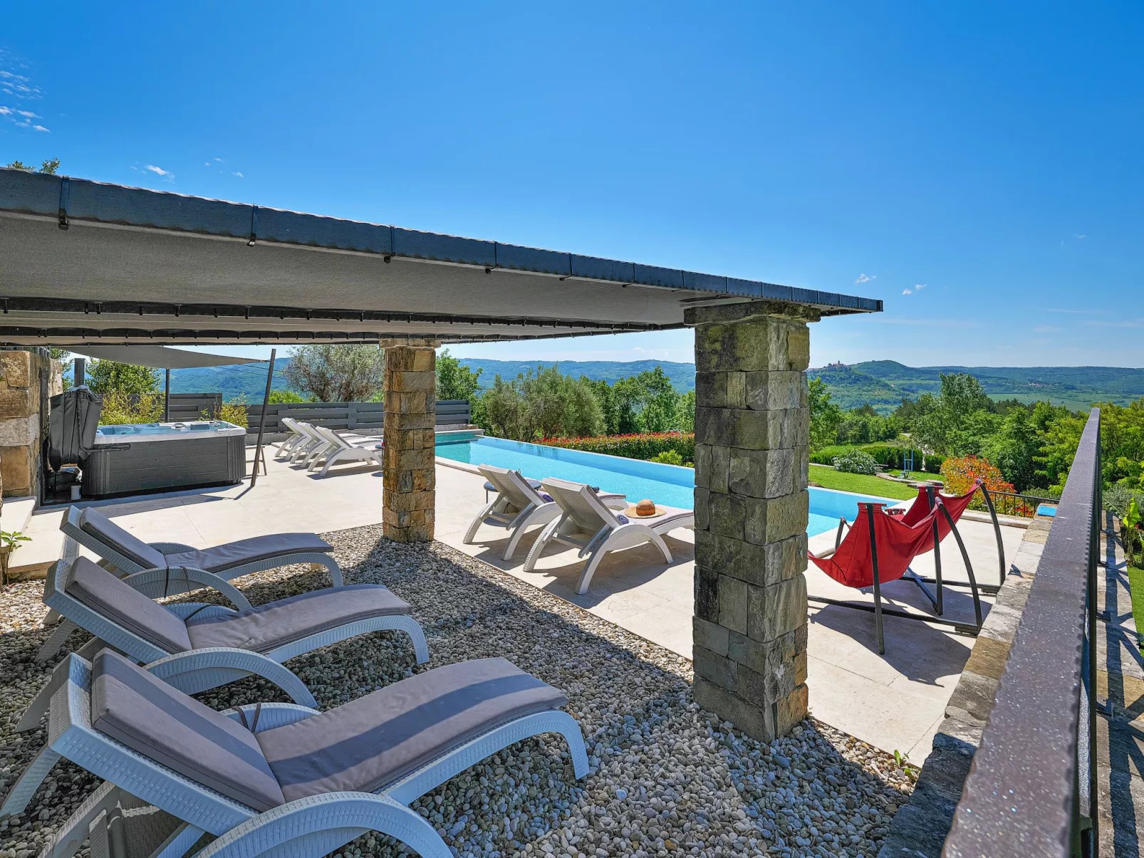 Villa Over the Hilltop-Draußen