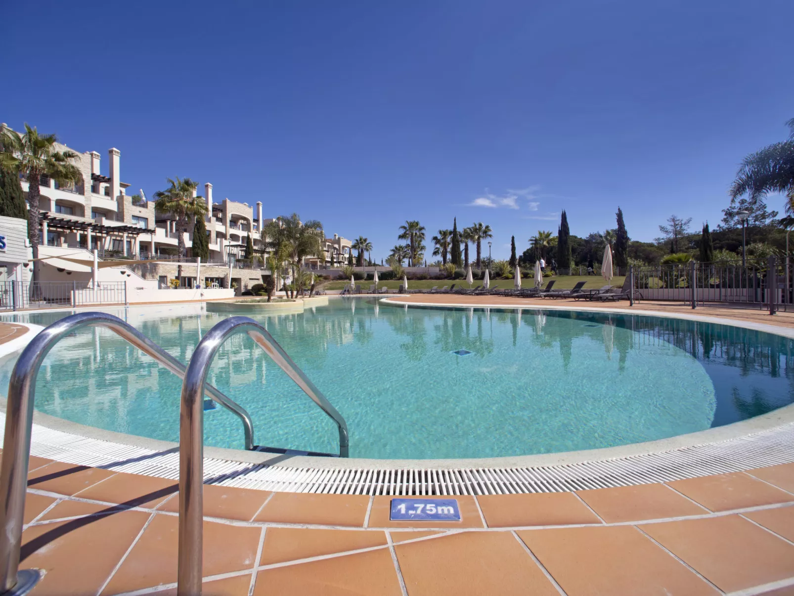 Pine Hills Turquesa-Outside