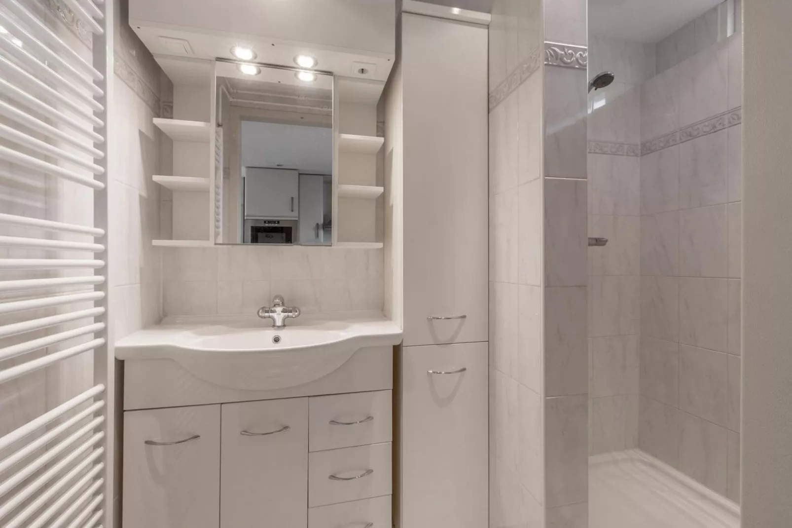 Eureka 83-Bathroom