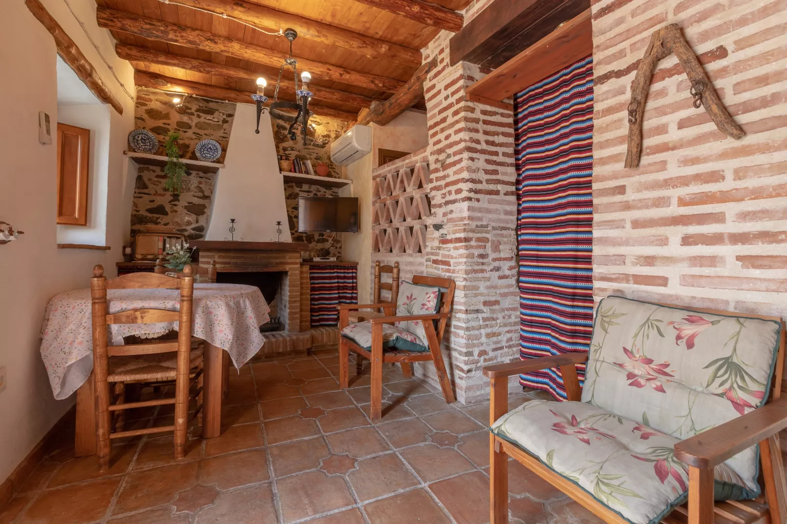 El Porton-Dining room
