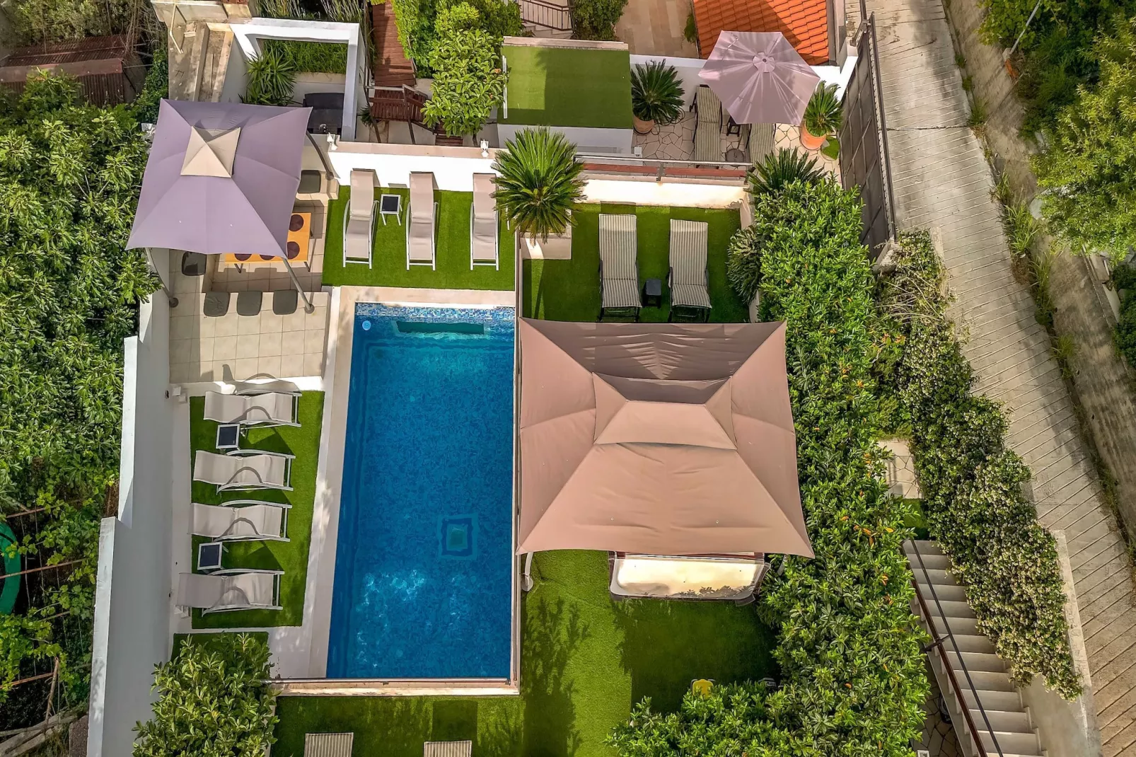 Villa Luciana Residence - Five-Bedroom Villa with Two Pools and Spa Center-Outdoor
