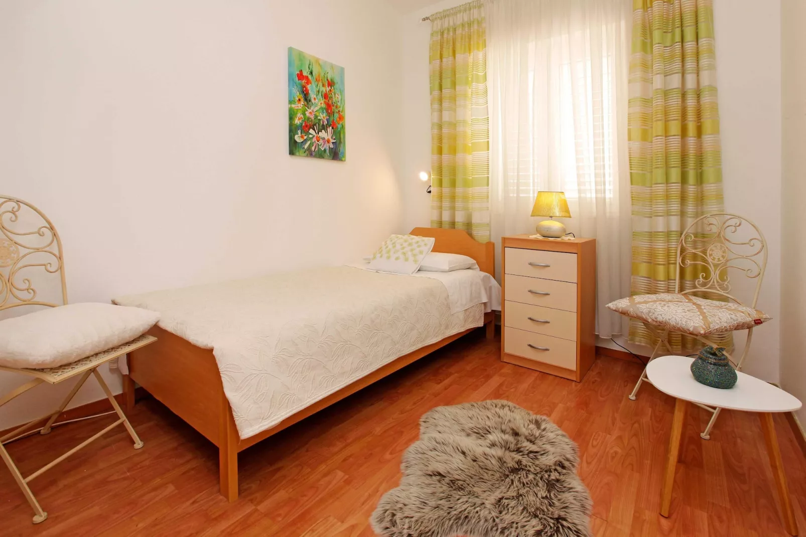Sunshine Apartment Doda - Three Bedroom Apartment with Balcony and Sea View-Bedroom