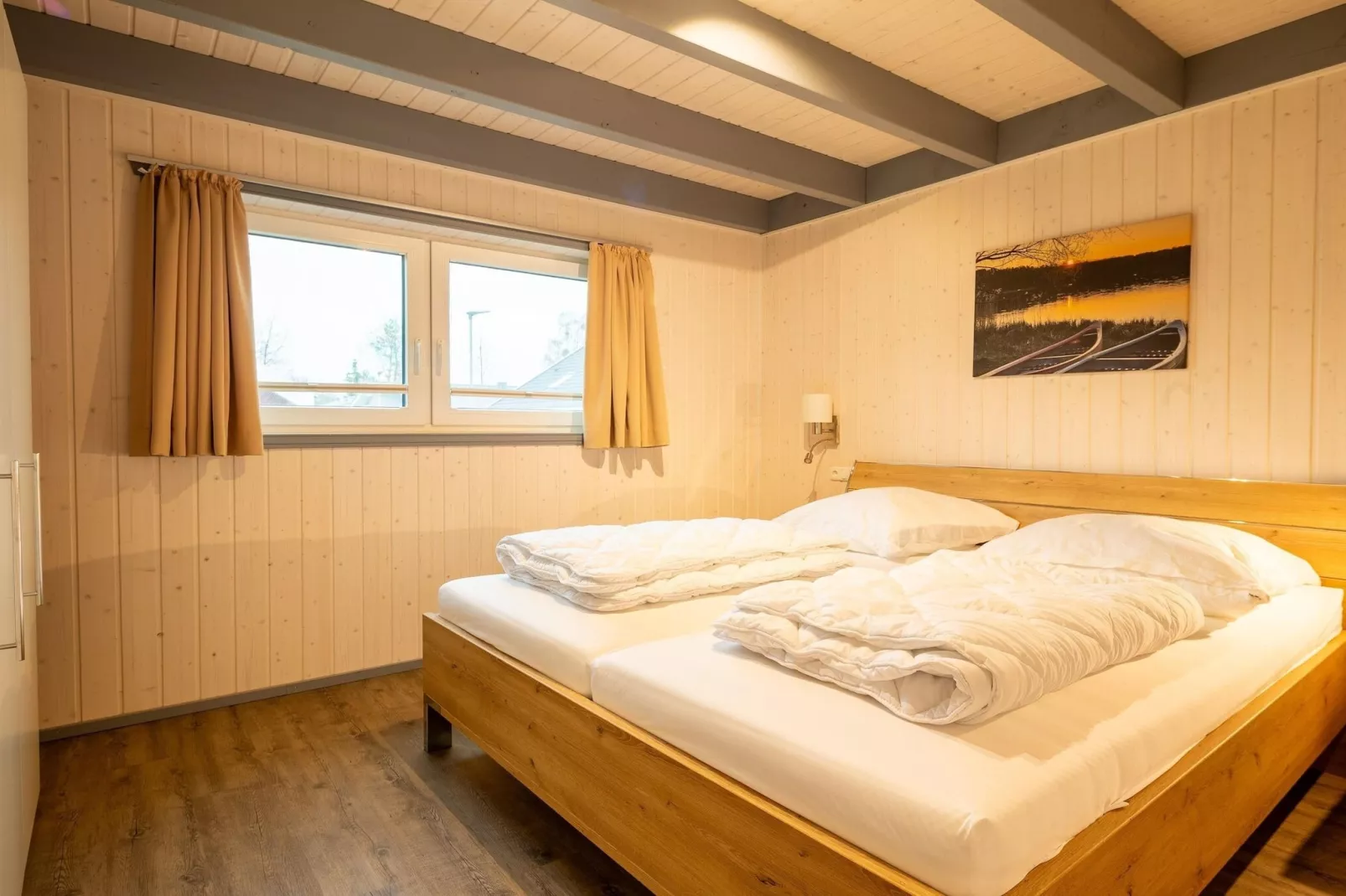 Schwan 307-Bedroom
