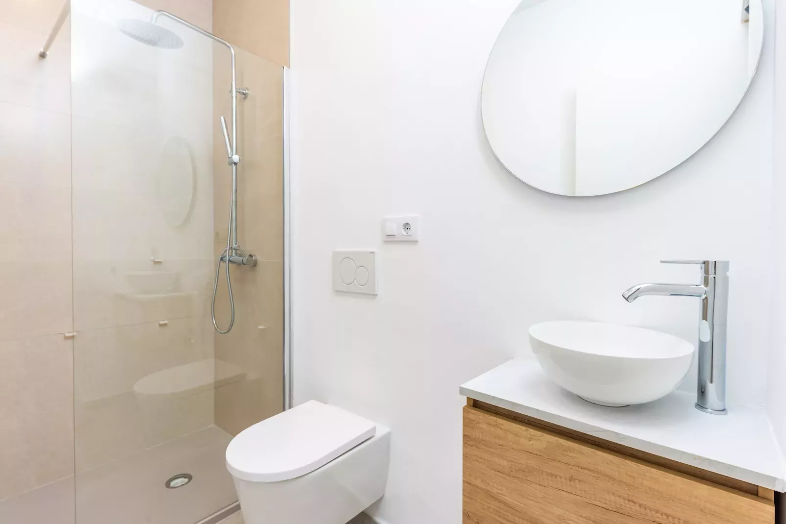 Hugo 1-Bathroom