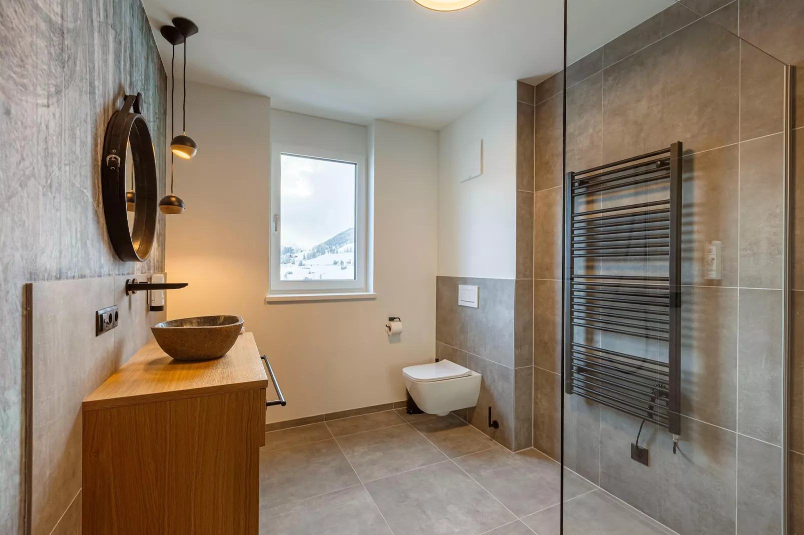 Fiss Suites 7-Bathroom