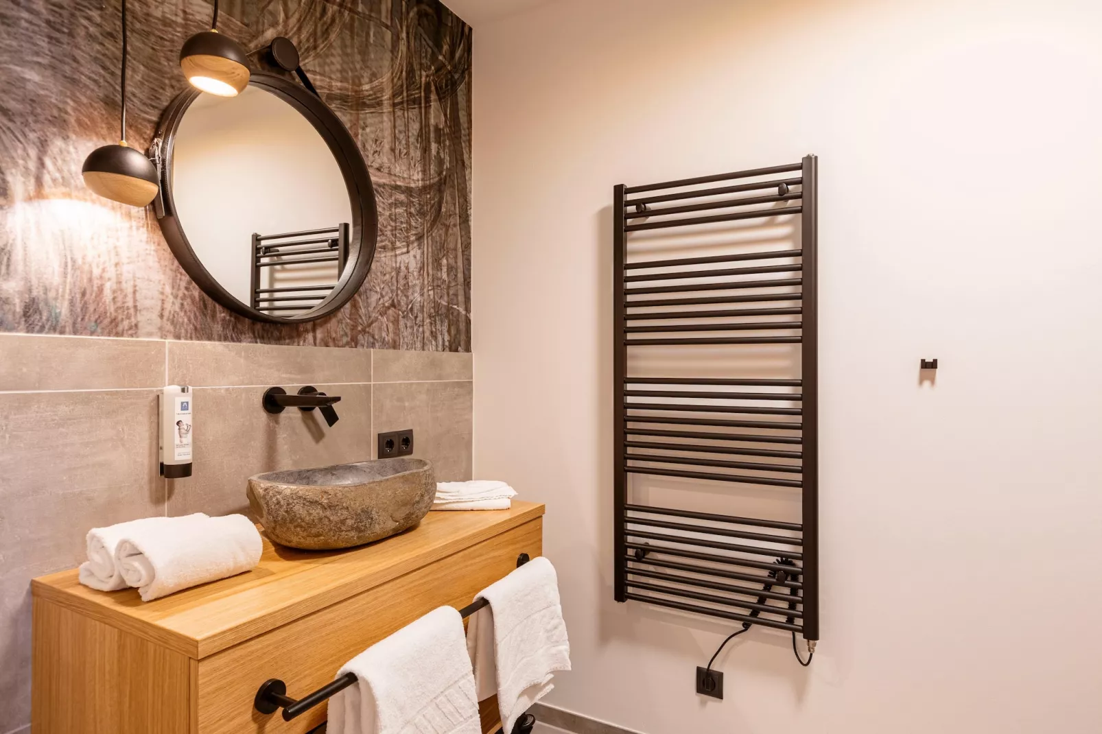 Fiss Suites 14-Bathroom