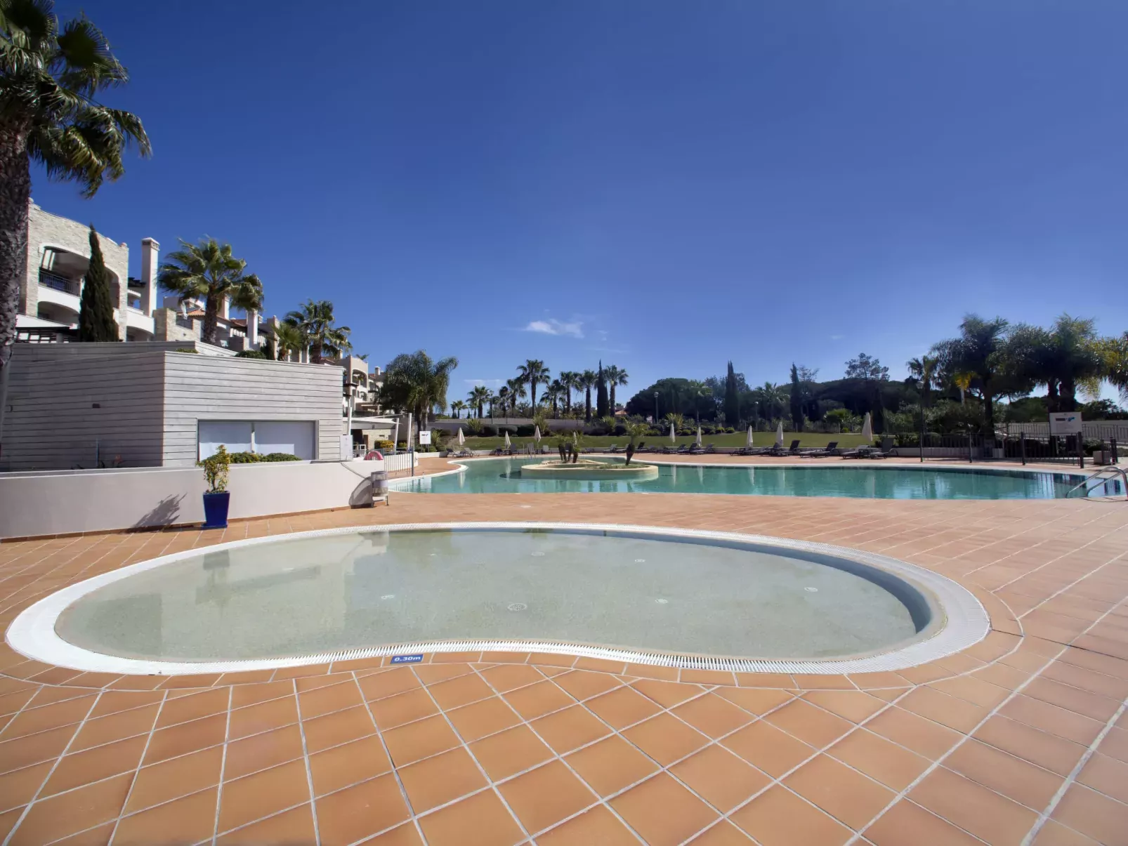 Pine Hills Esmeralda-Outside