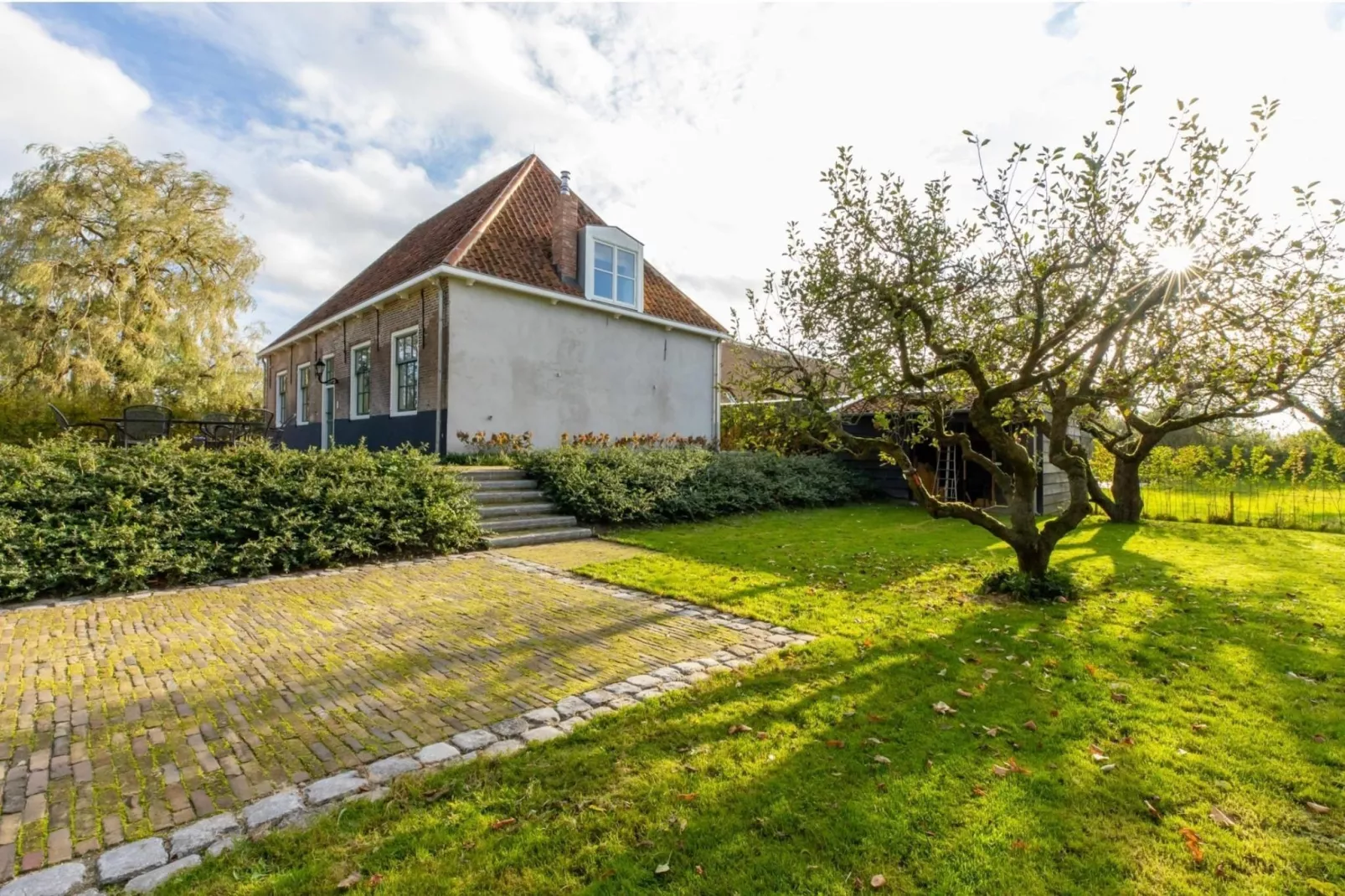 Vakantiehuis 'Boerderij Molenhof' - Stationsweg 5  Heinkenszand-Gardens summer