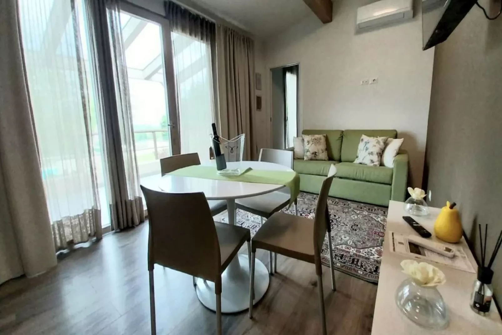 Chalet piscina-Living room
