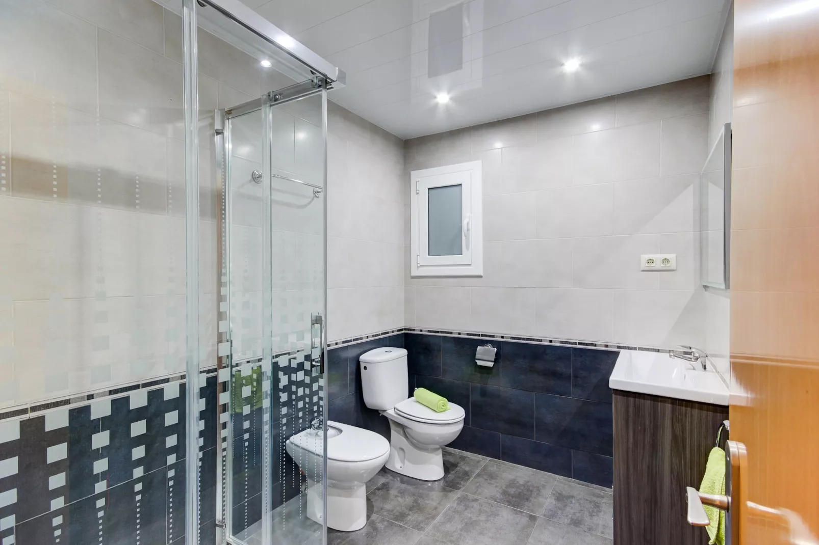 RESIDENCE DE LA PLAGE BJS 3 Roses-Badezimmer