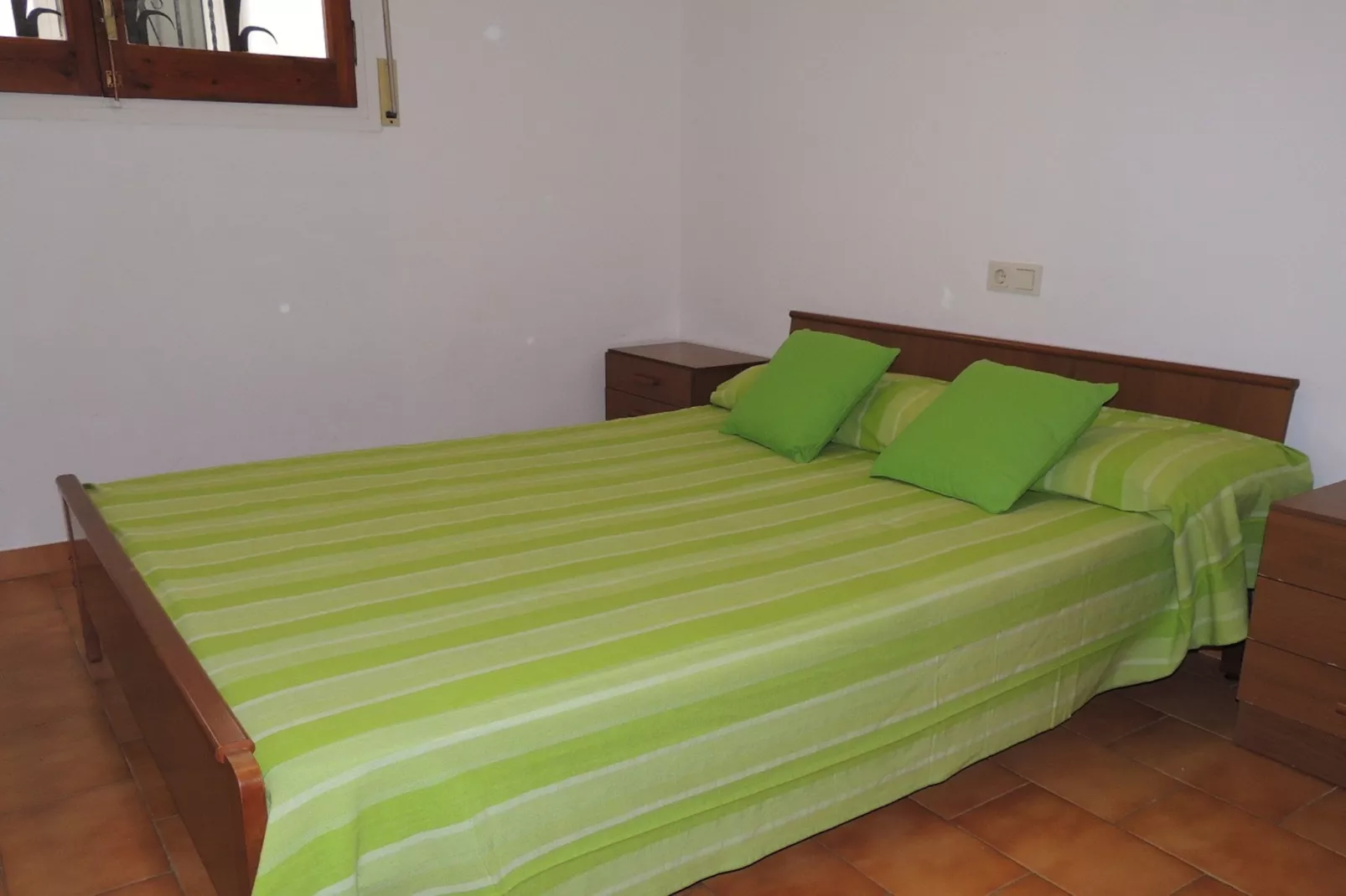 DULCE VIDA 2 B1 Roses-Bedroom