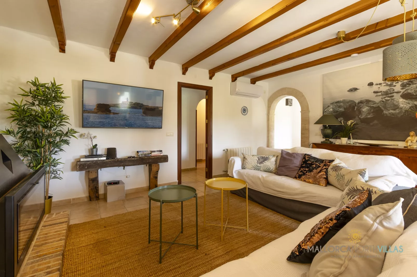 Villa Alejandra con piscina privada y gran jardín-Salon