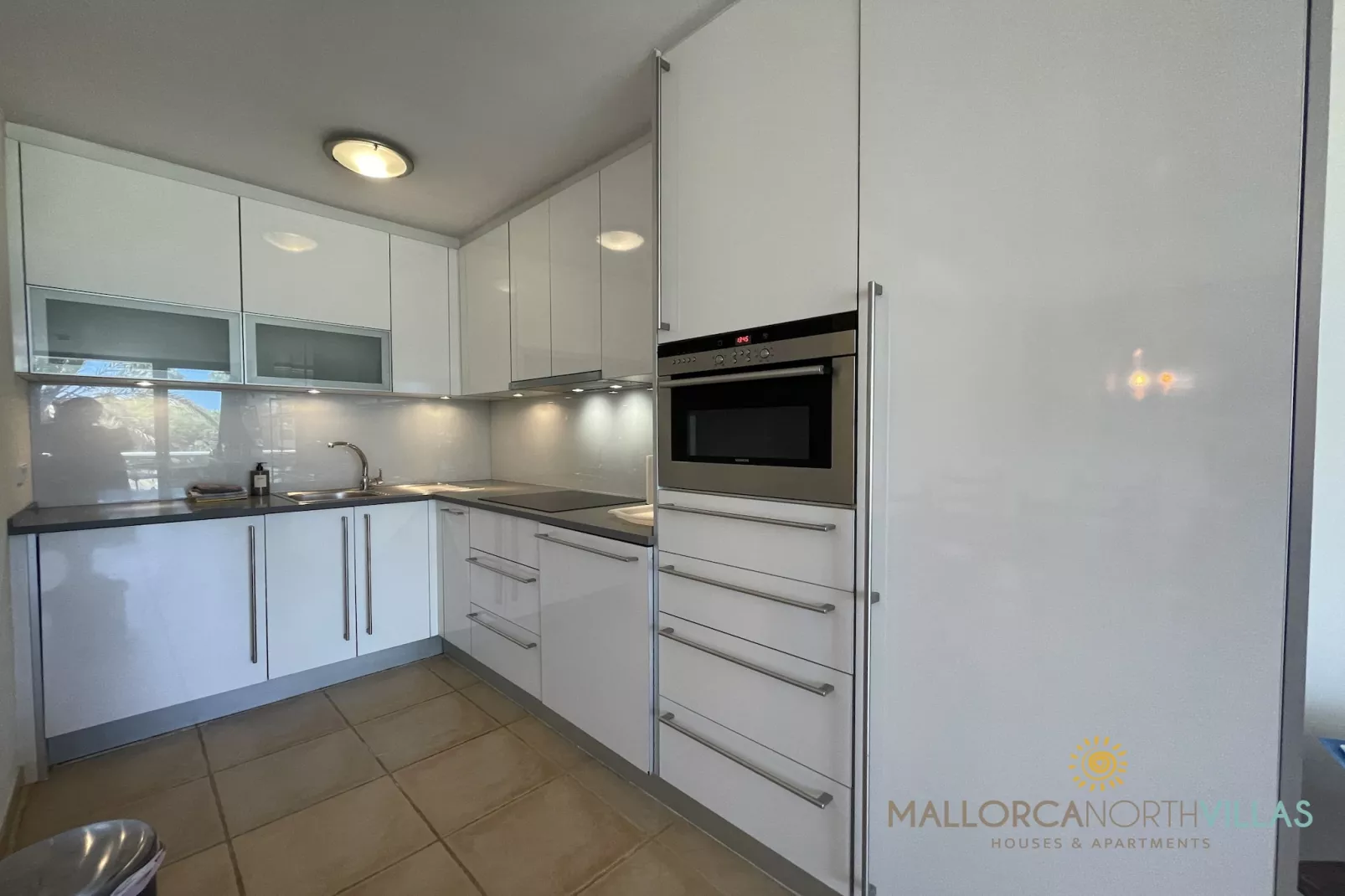 Casa del Sol: Lovely spacious family apartment-Cuisine