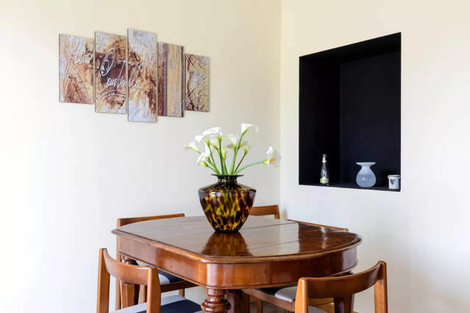 Saten-Living room