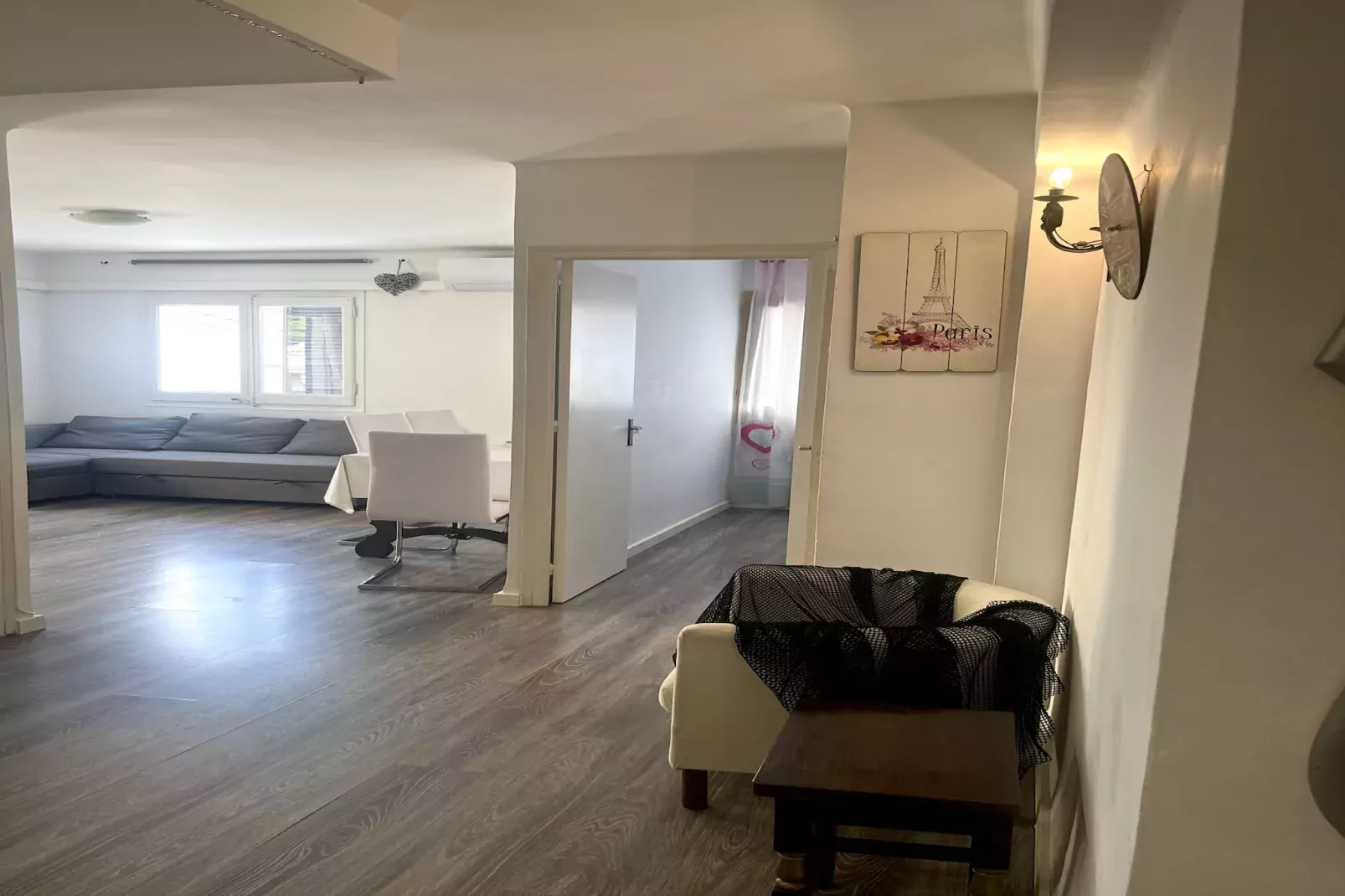 MONTGRIS 2-9-Living room