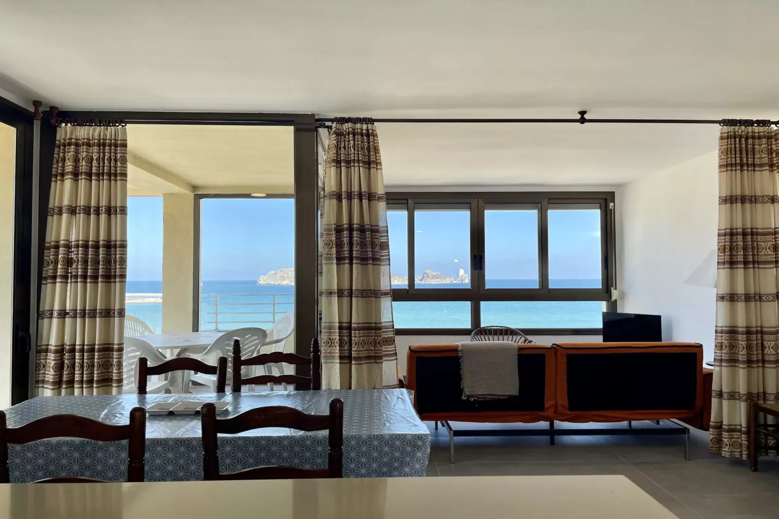 CAP CASTELL 8-A-Living room