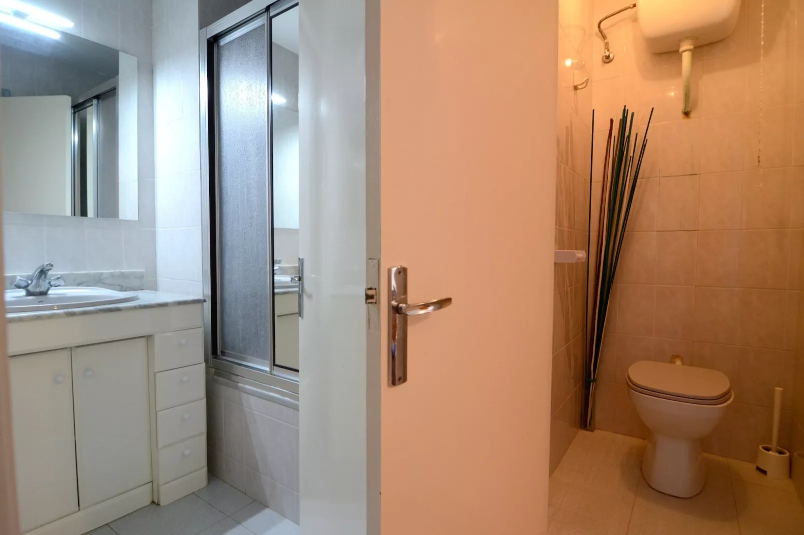ROCAMAURA I B 3-2-Bathroom