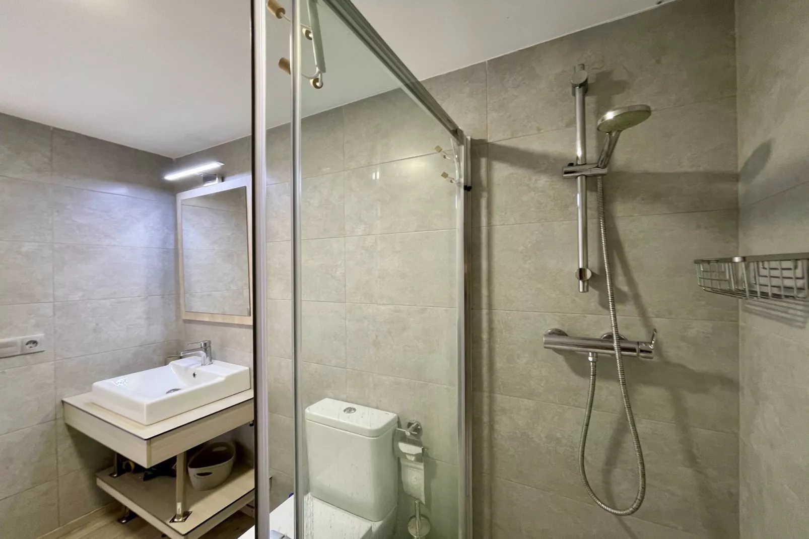 FESTASTAR 206-Bathroom