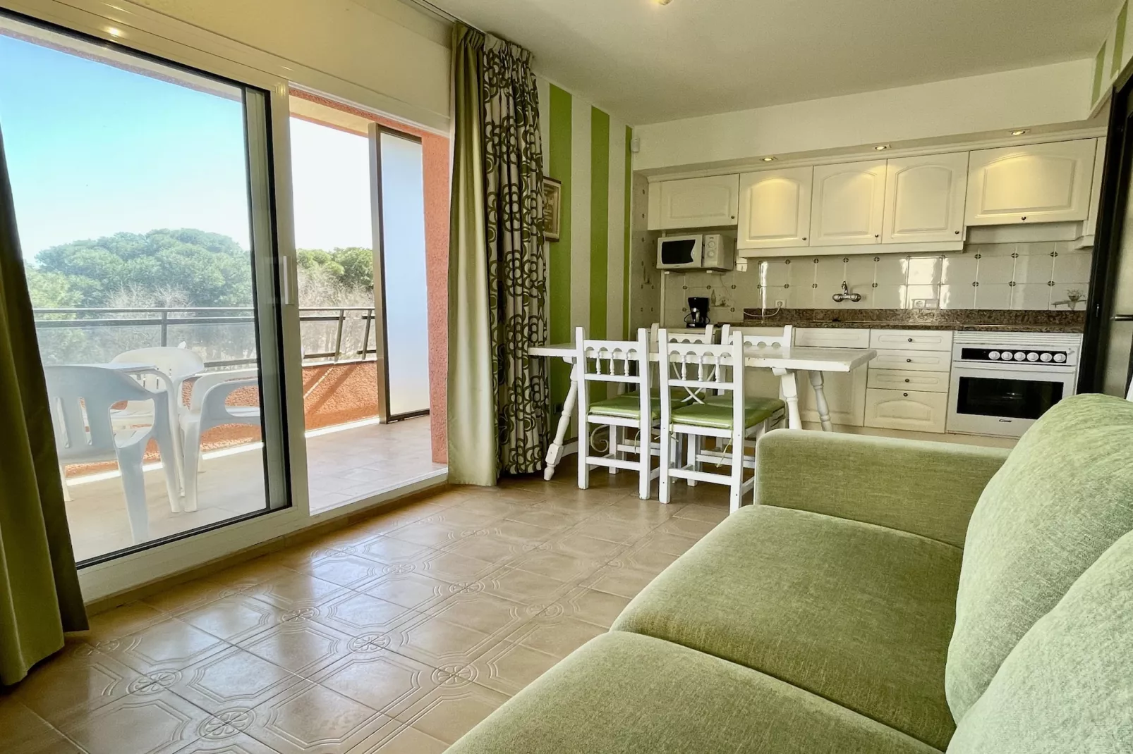 SALLES BEACH 33-Dining room