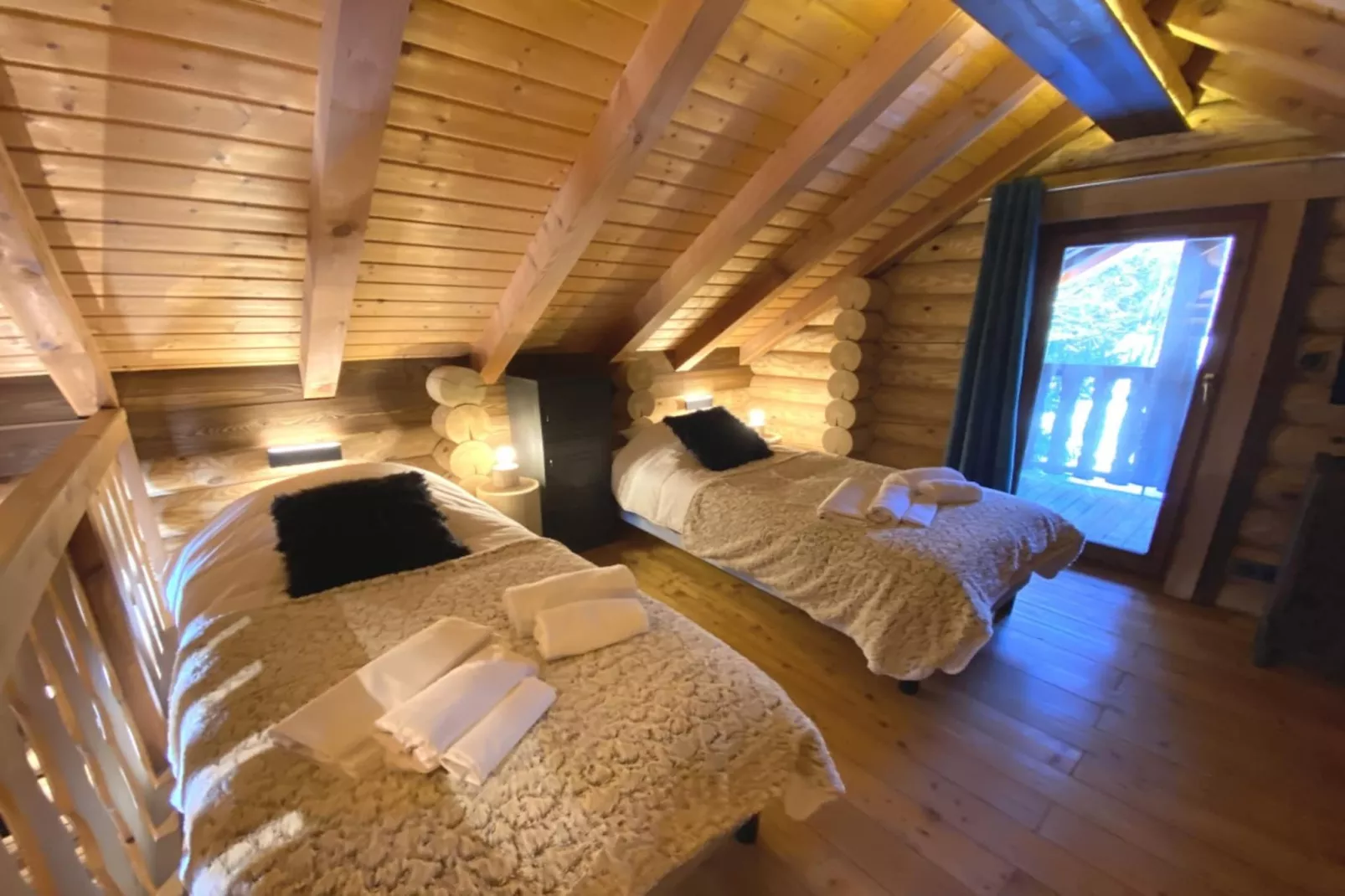 L'OURS NOIR Chalet en rondins-Schlafzimmer