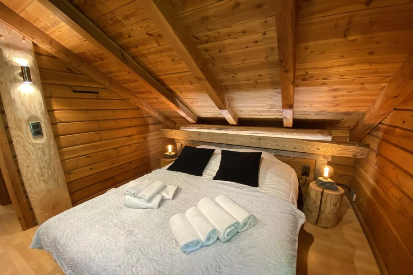 LE RENARD  Chalet en bois au calme-Bedroom