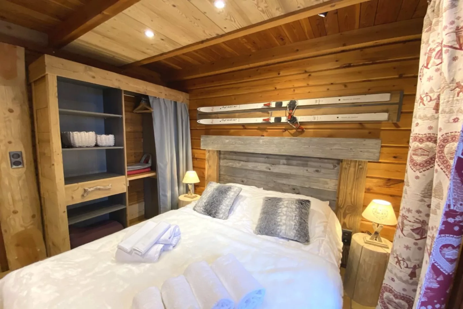 LE SKIEUR  Chalet en bois-Bedroom