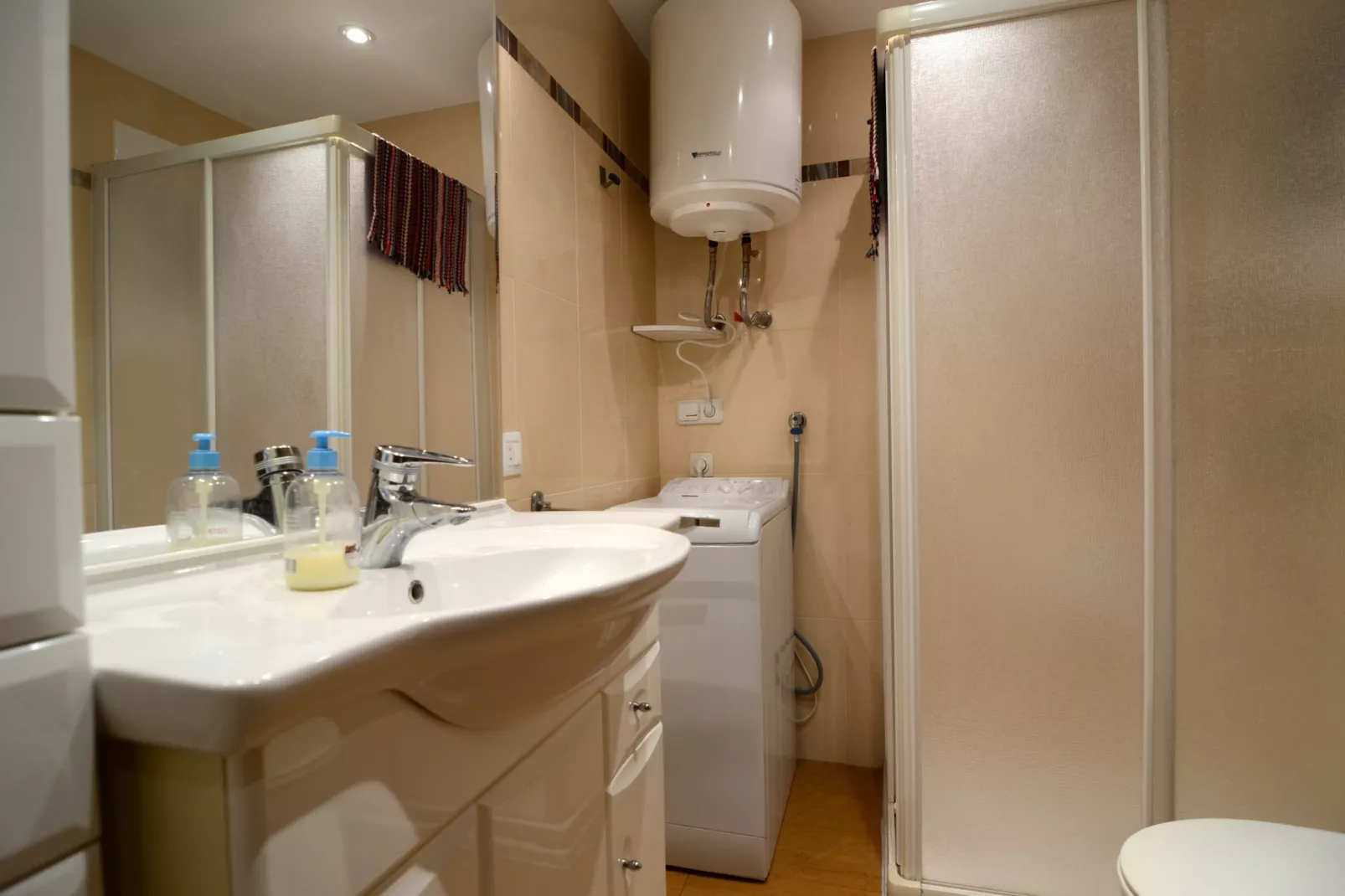 OMEGA 12 2-A-Bathroom