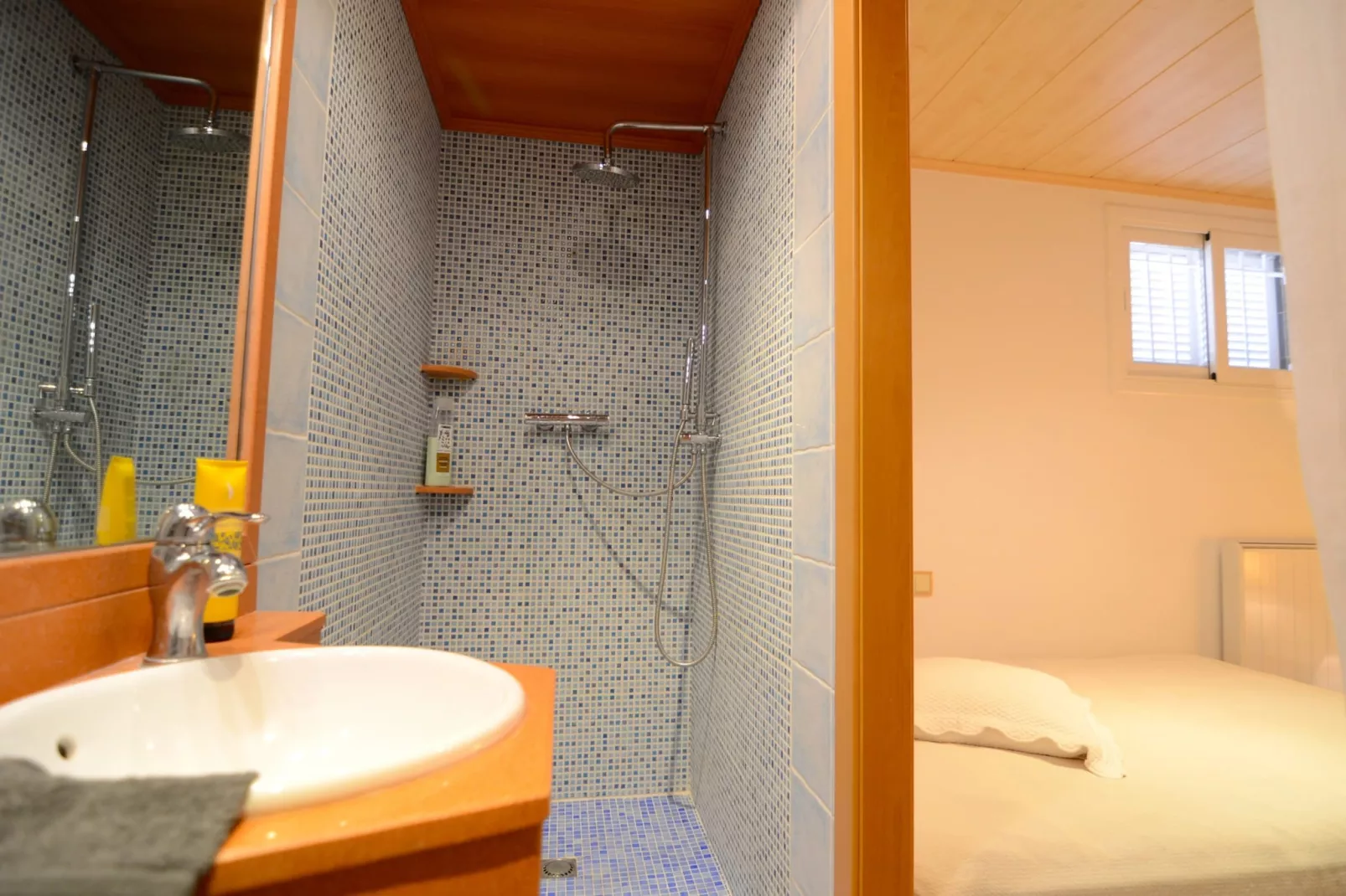ROCAMAURA II 6-3-Badezimmer