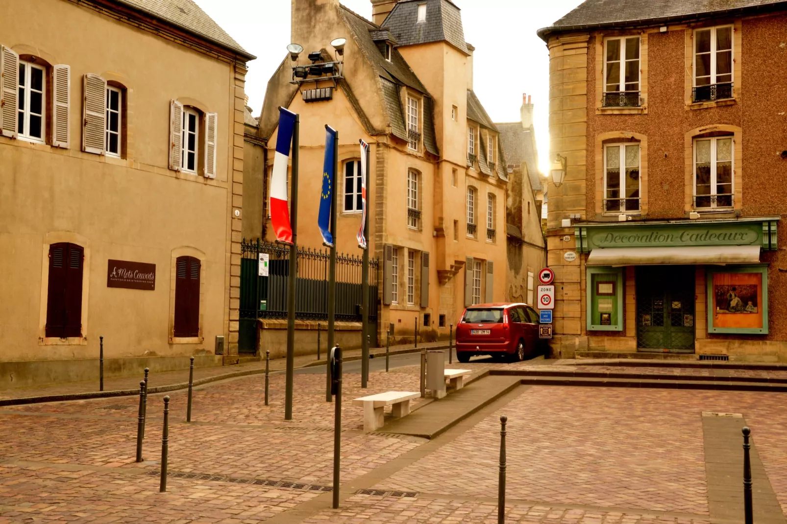 Le Parvis de la Cathédrale I-Areas summer 1km