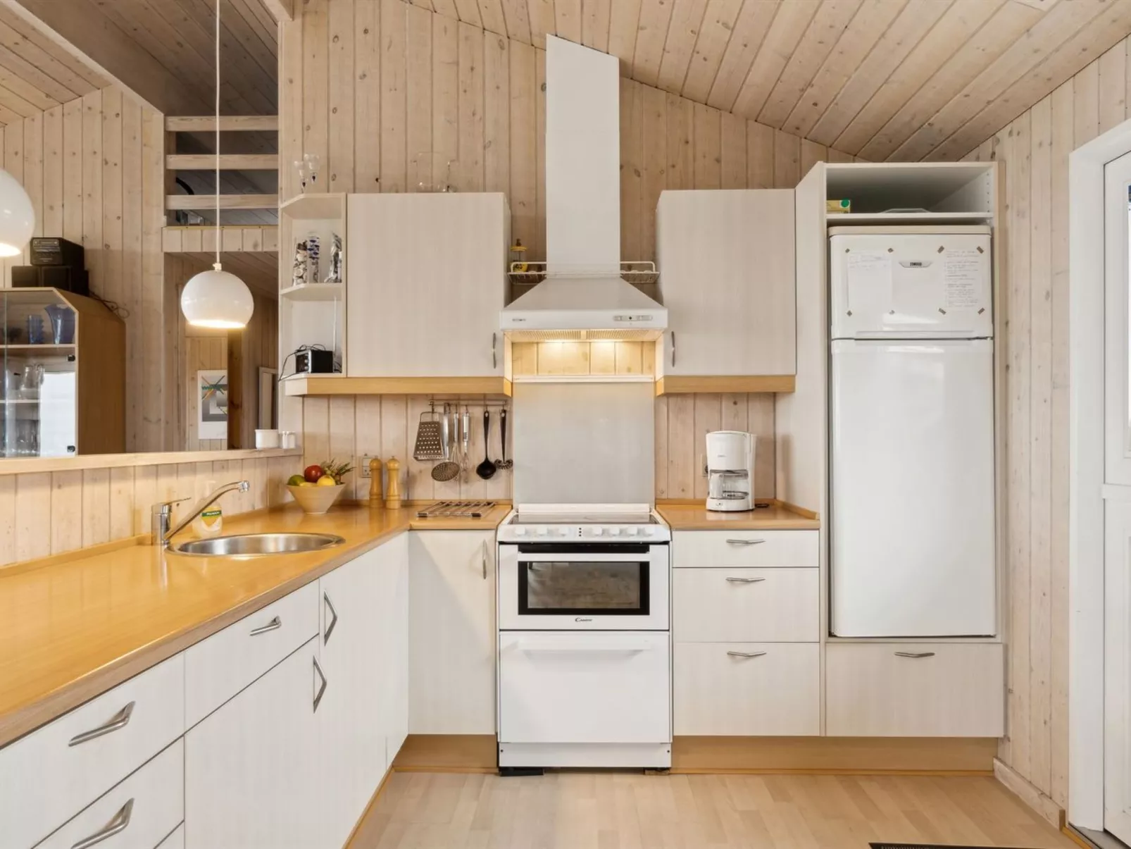 "Suometar" - 90m from the sea-Drinnen
