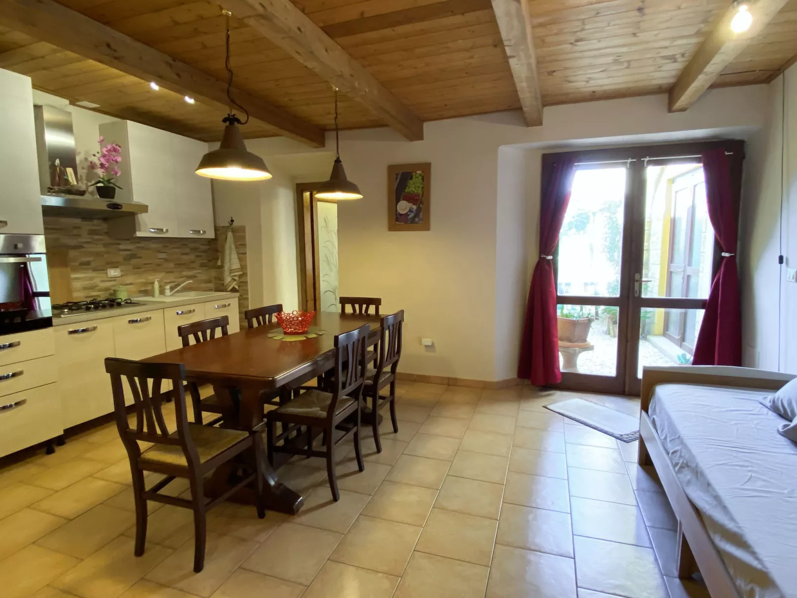 Angolino di Borgo-Inside